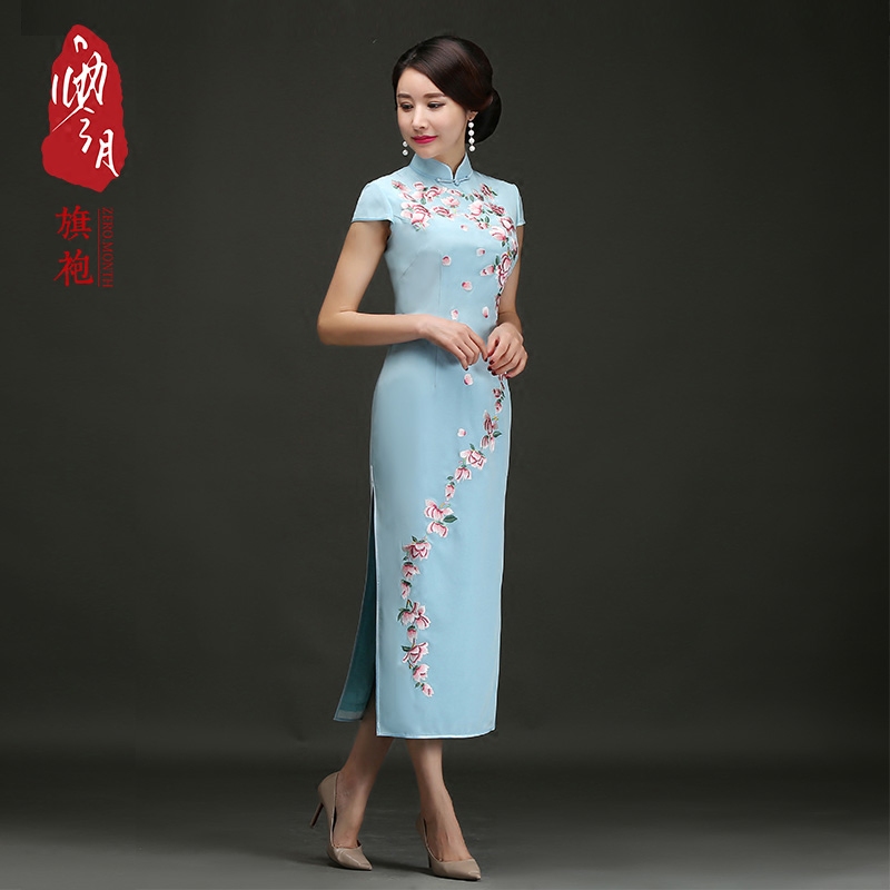 Zero moon old Shanghai custom Cheongsam skirt Hand embroidered Chinese dress catwalk Silk embroidered cheongsam long version cheongsam