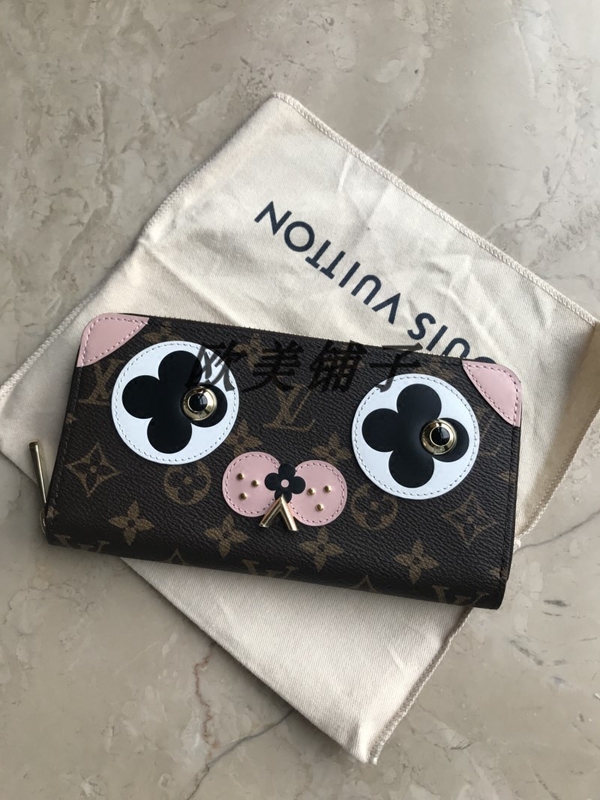 Lv/Louis Vuitton 2018 Year of the Dog Limited Edition Pink Puppy Wallet Zipper Long Wallet M67246