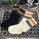 Phong cách cổng Harajuku màu cầu vồng đơn giản nam và nữ tất phù hợp vớ vớ cotton cổ điển Nhật Bản đôi vớ ống cao thương hiệu thủy triều - Vớ bông