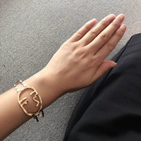 2018 mặt mới vòng tay kim loại hình đầu rỗng phác thảo trừu tượng vòng đeo tay vui vẻ trang sức cá tính retro vòng băng ngọc thủy tảo neja