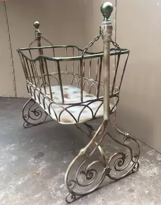 European-style baby bed Princess bed Children's photography props Bed Wrought iron interior and exterior shooting bed Photo studio theme props