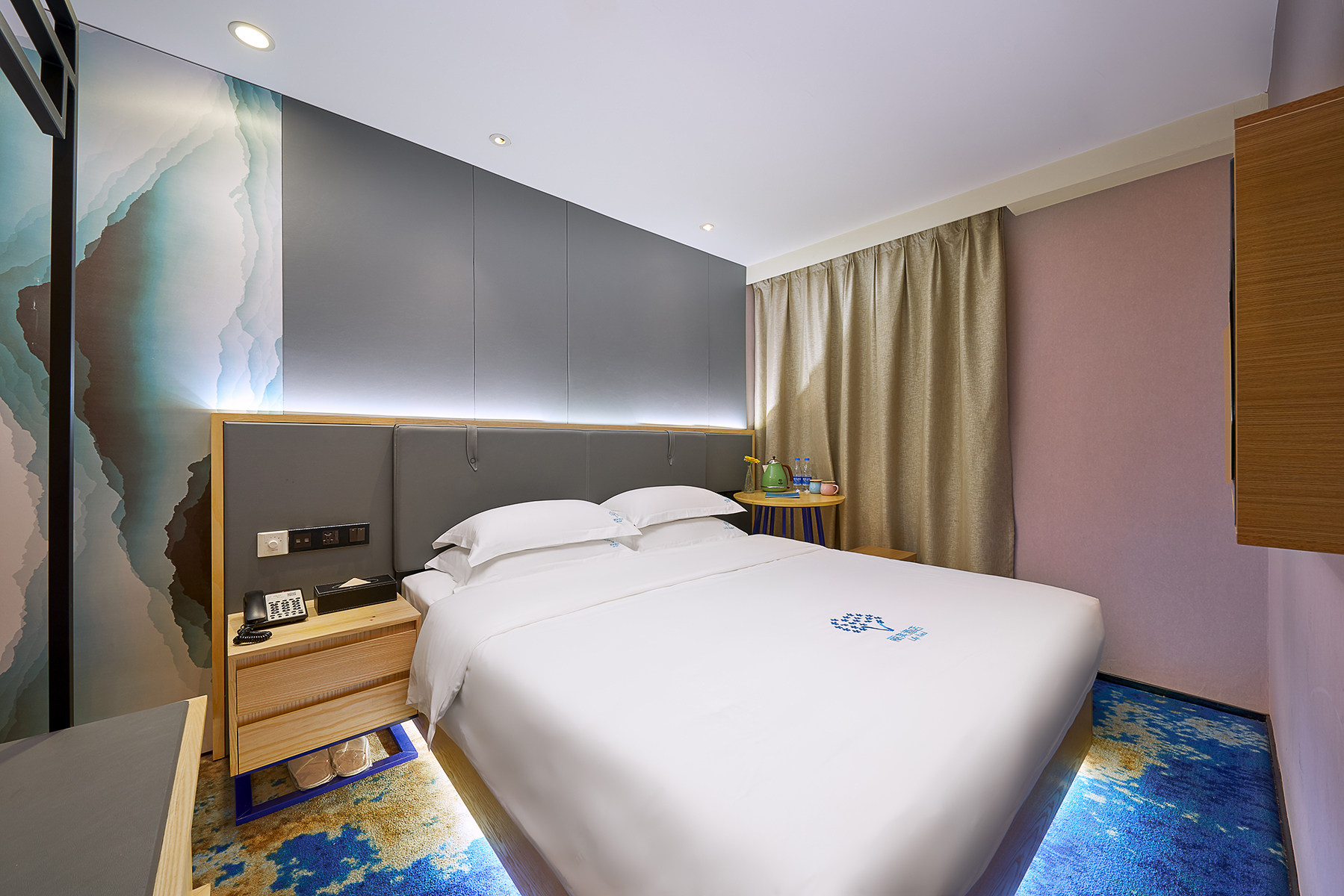 Liv Hotel (Guangzhou Tianhe Gangding Subway Station Store) Lizhi Big Bed Room