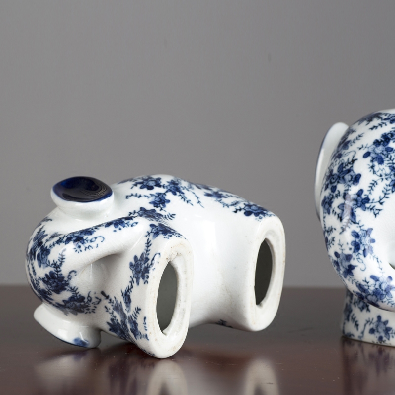 Jingdezhen ceramic elephant furnishing articles bridal chamber decorates a pair of blue and white porcelain like arts and crafts