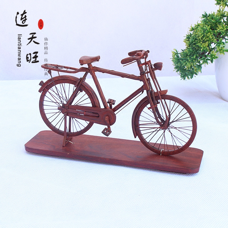 Indian small leaf purple sandalwood emulated bicycle microminiature model Chinese retro wood sculpted tabletop pendulum with red wood handicraft