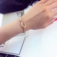 Vòng tay nữ trang sức thời trang Hàn Quốc thiết kế vàng hồng Nhật Bản và Hàn Quốc mở đôi quà tặng sinh nhật sinh viên vòng tay vòng tay cao su Vòng đeo tay Cuff