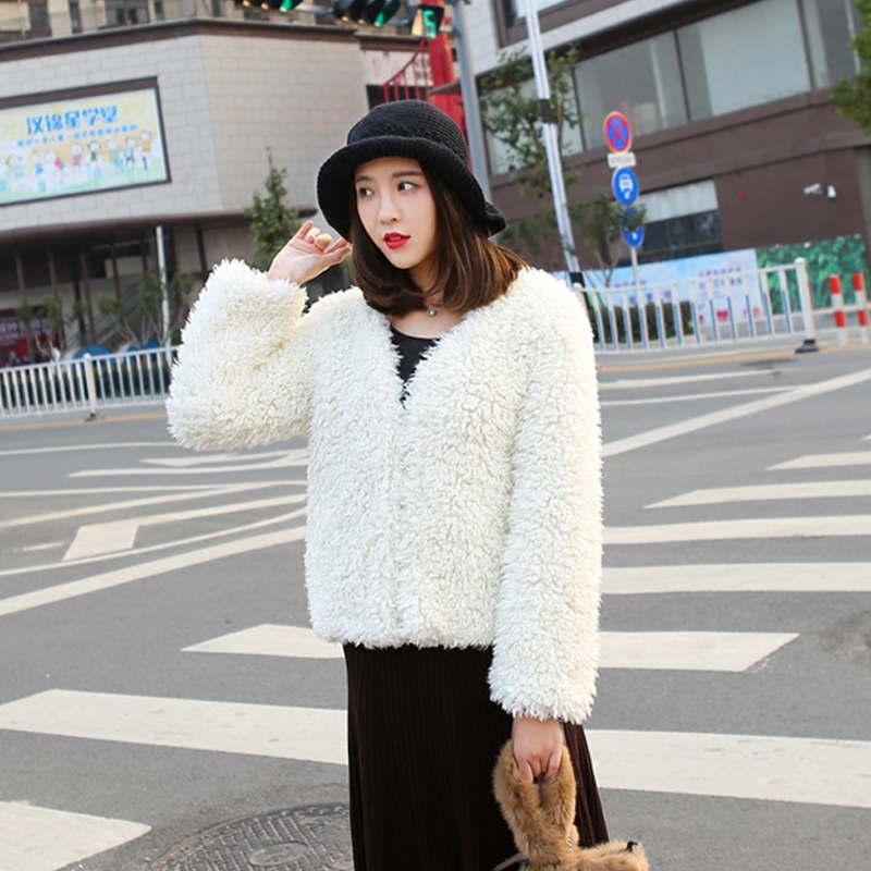 2020 winter new Japanese sweet V-neck short imitation wool plus velvet warm fur fluffy coat coat women