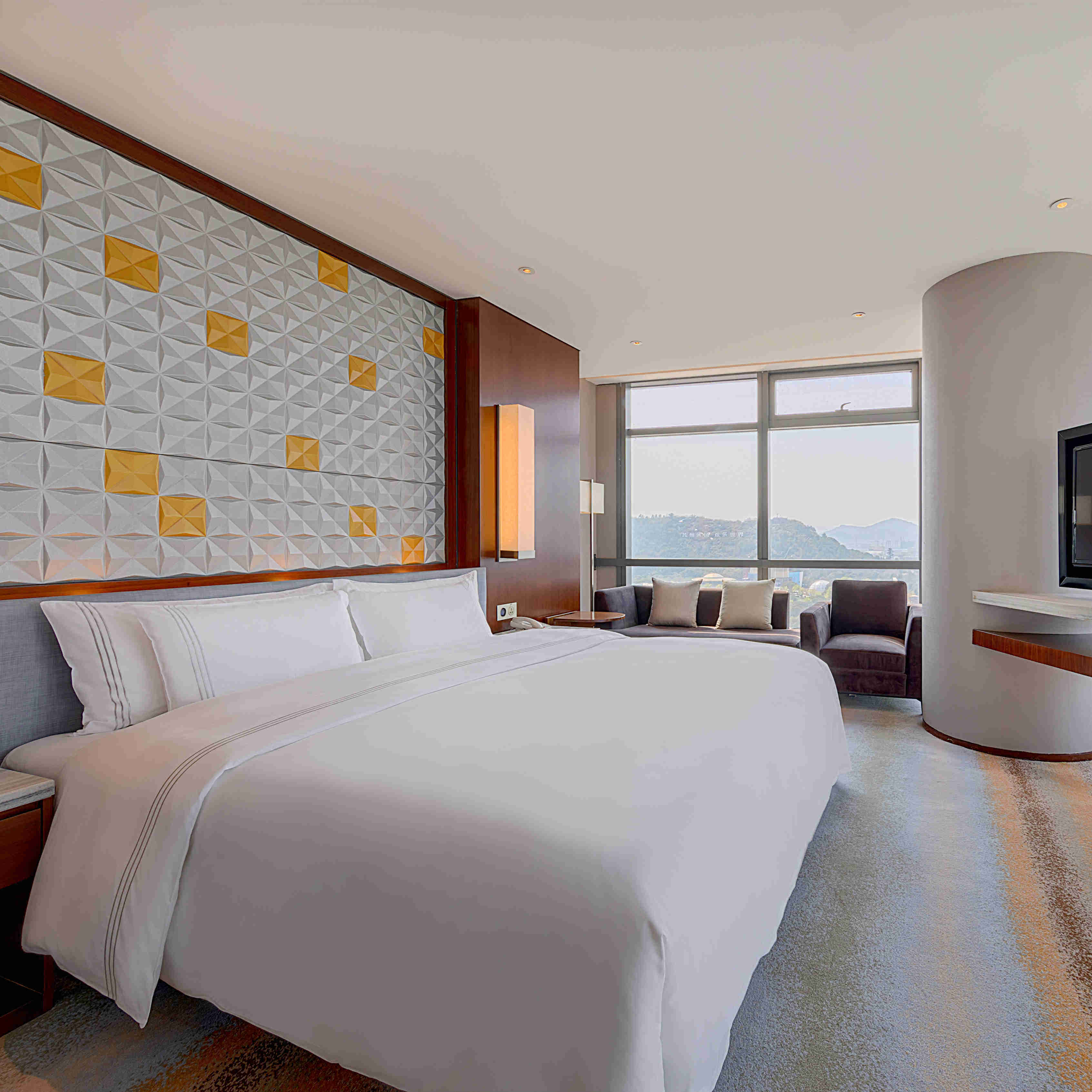 The luxury big bed room of Suzhou JAL Hotel