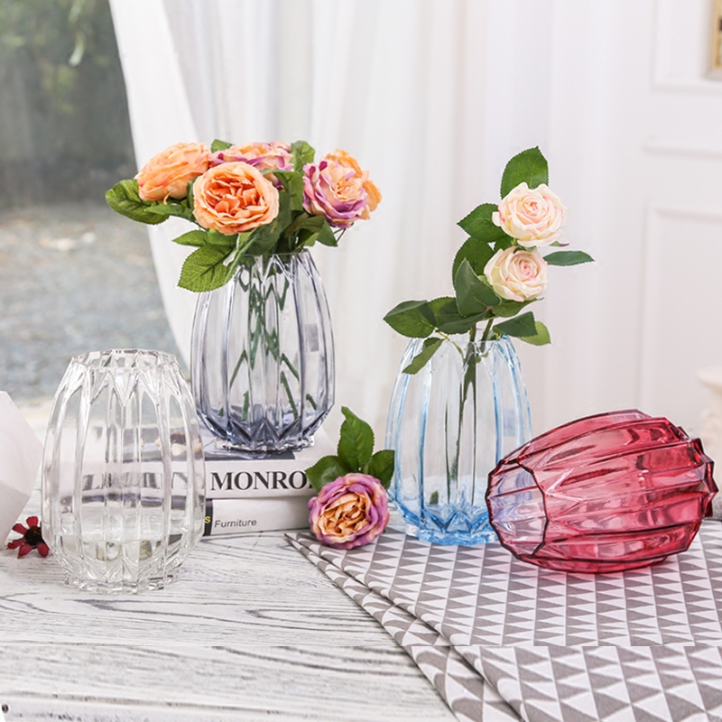 ���������ɫ��ƿ����͸���ڼ�