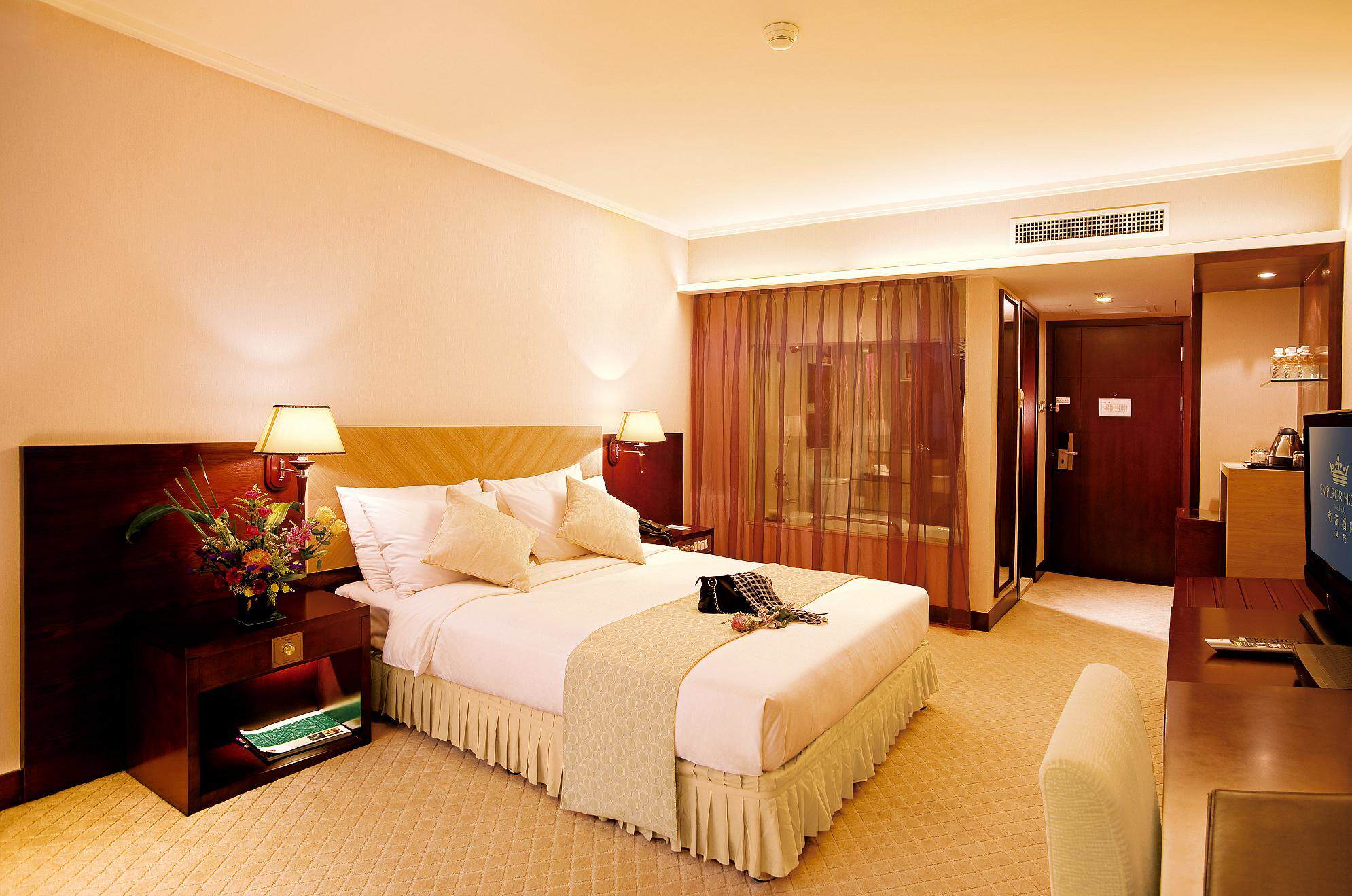 Deluxe rooms at Emperor Hotel Macau