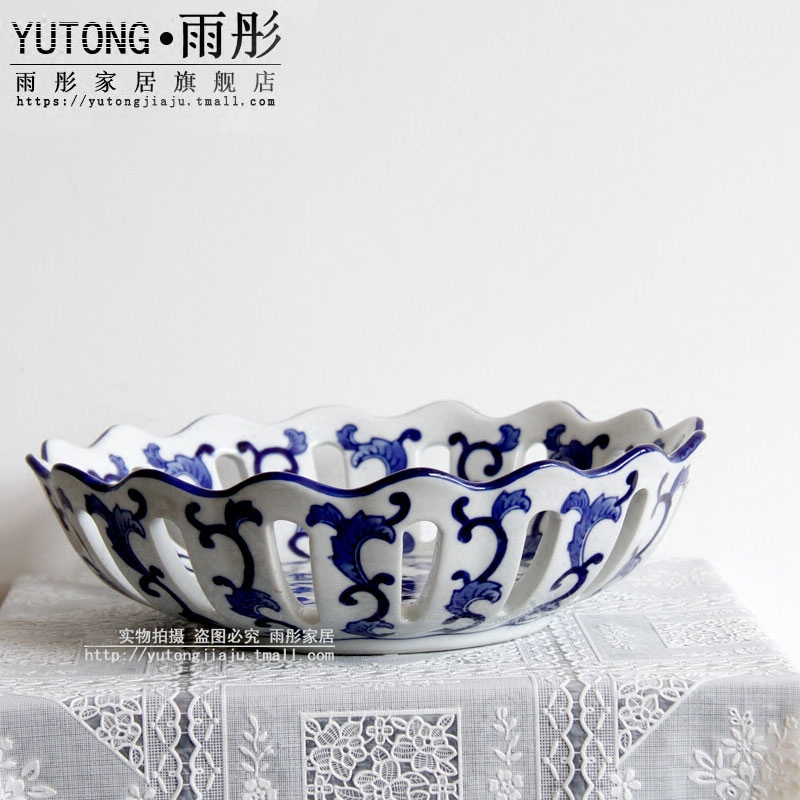 Jingdezhen ceramic hollow circular blue and white porcelain candy fruit bowl large living room home decoration home furnishing articles