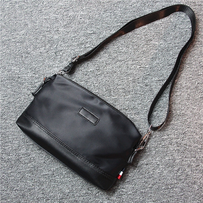 New men's single shoulder bag Han version Damp Waterproof Nylon Sloping Cross-pack Fashion Men And Women Casual Little Scapegoat Handpicked Bag