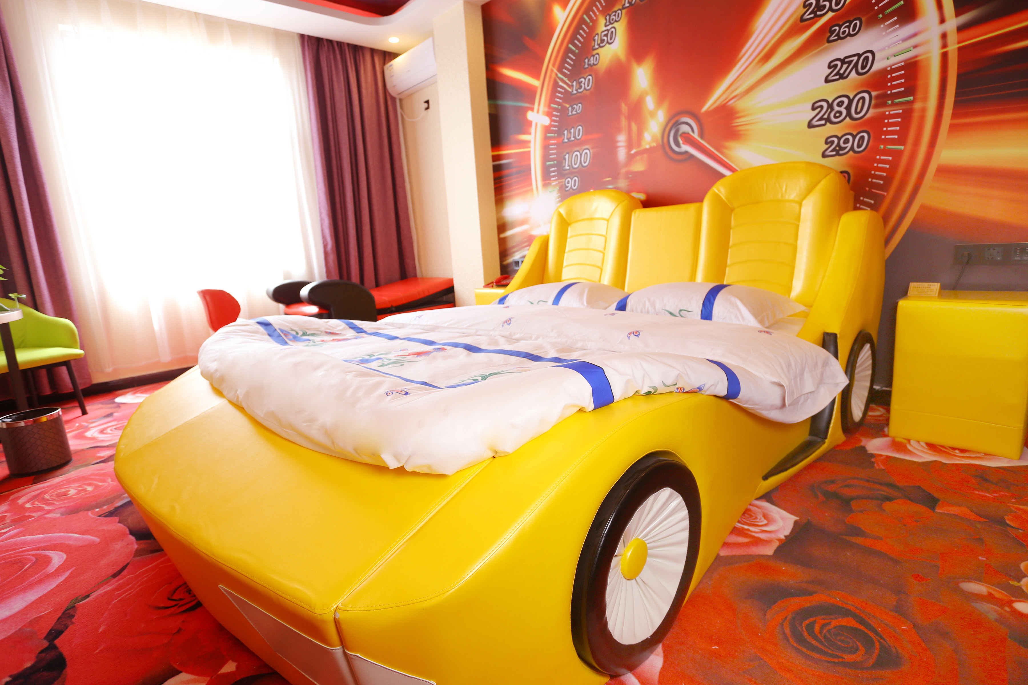 Soonie themed hotel with a life of life.