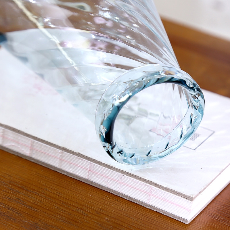 �����԰���Ų�ɫ�����ɻ�����ƿ