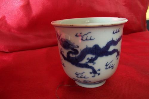 Kangxi blue and white dragon cup