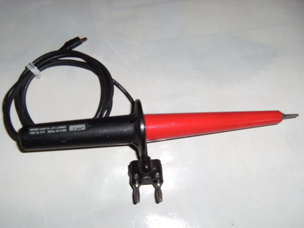 Fluckwan uses a high pressure probe FLUKE 6 kV high pressure bar