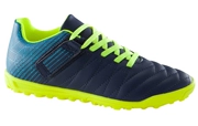 Thiếu niên Decathlon bị gãy móng tay với giày bóng đá dính ma thuật