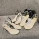 Han 2018 hè mới khóa trong suốt với sandal dày và hở ngón nữ pha lê với đôi giày cao gót có khí chất dép bitis nữ Sandal