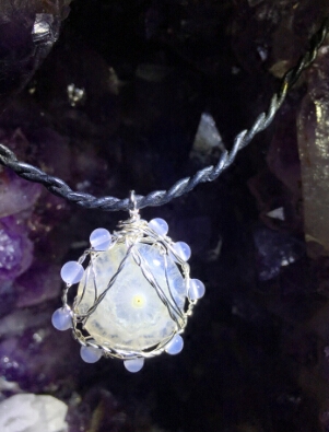 Already out (back to that era No 134) JO's winding art inner light pendant solitary