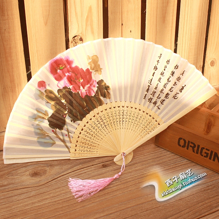 Send a fan box boutique fan folding fan hand-painted women fan craft fan gift fan genuine silk fan out of the country
