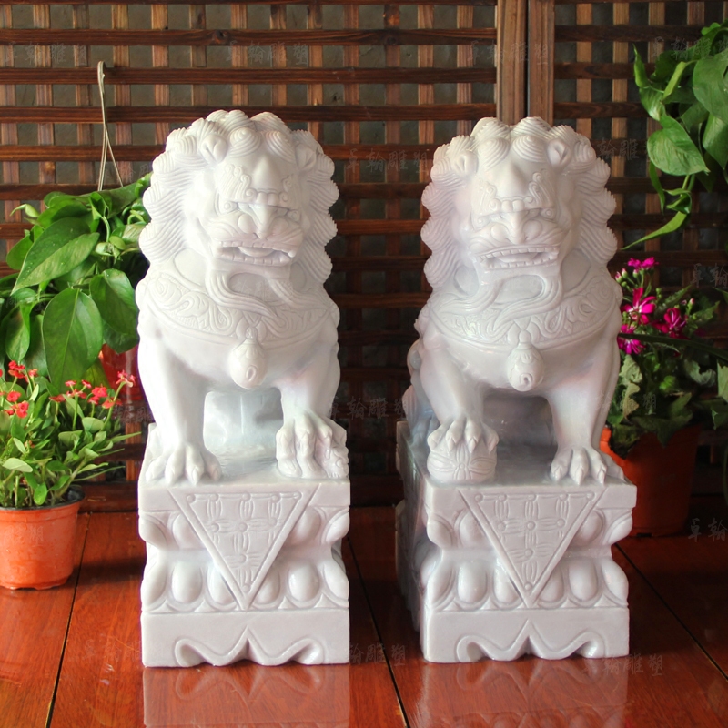 A pair of white marble stone lions carved Janitor town house ornaments Natural sunset red marble household lucky stone carvings