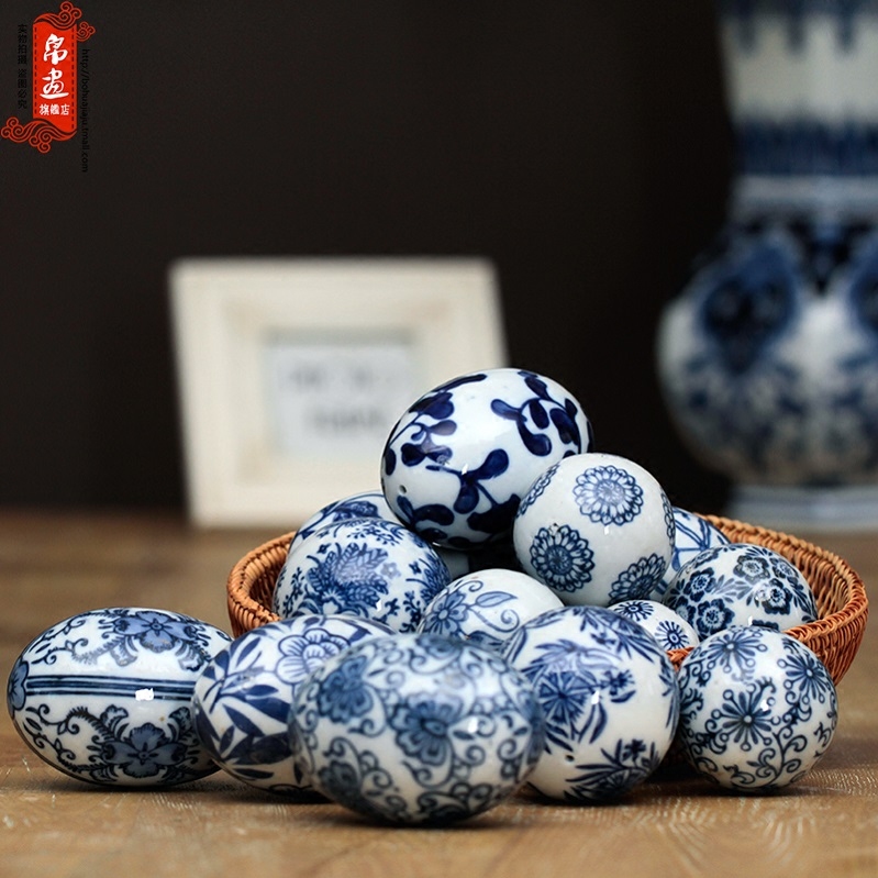 Jingdezhen blue and white porcelain hand - made water can float ball between example ceramic decoration household act the role ofing is tasted furnishing articles