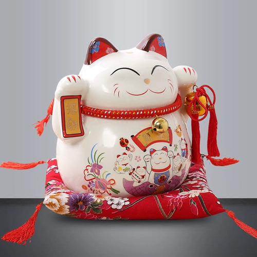 Обладание плетеной тарелкой с пряжей и чулками сравнимо с творчеством кассира