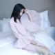 Mẫu sàn diễn thời trang mới thu đông 2017 của YCSTUDIO dành cho nữ giới là mẫu áo khoác mỏng kết hợp áo khoác gió Hàn Quốc - Trench Coat