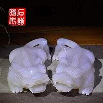 A pair of jade Pixiu ornaments a pair of high-end town house opening decorations to attract wealth a large living room entrance cabinet a Chinese-style office desk