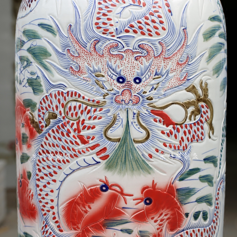 Jingdezhen ceramics hand - made of wulong 18 carp landing big red carp porcelain vase sitting room adornment is placed