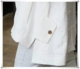k984 quần áo phụ nữ Hàn Quốc 2021 lanh cotton phía trước ngắn và dài sau thiết kế đơn giản áo khoác gió chống nắng rộng rãi CV áo khoác điều hòa nhiệt độ - Trench Coat
