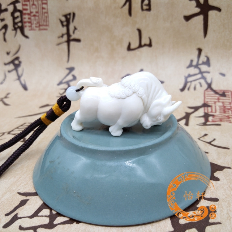 Ancient playtext Play in natural hand engraving deer antlers Bull Personality Small Pendant Small Pendulum Pieces Pendant Craft Gift Swaying Accessories