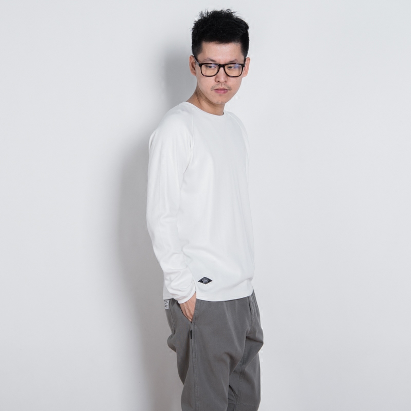 秋季薄款日系纯色插肩长袖T恤男 欧美圆领潮男白色打底衫
