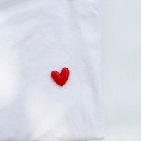 Rất khuyến khích siêu hoang dã! Red love brooch micro-card Hình trái tim đào trái tim brooch túi quần áo phụ kiện logo cài áo