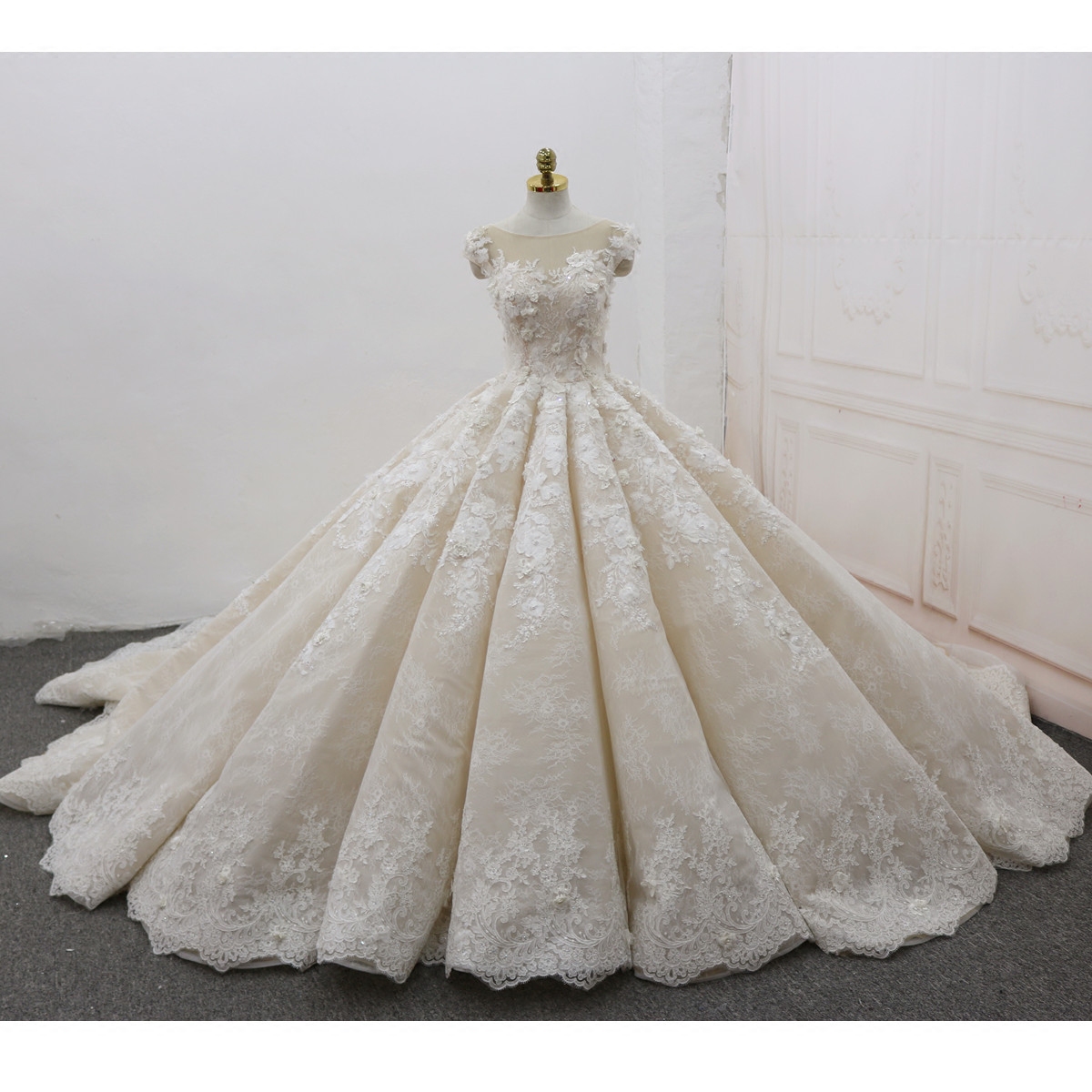 2022 new extravagant long trailing lace bridal bridal bridal temperament superior palace wind wedding ceremony main wedding dress-Taobao