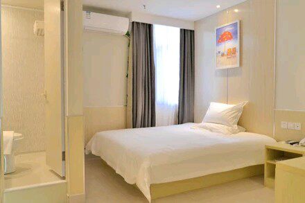 Yibai Hotel (Jinan High-speed Railway West Station) King Room