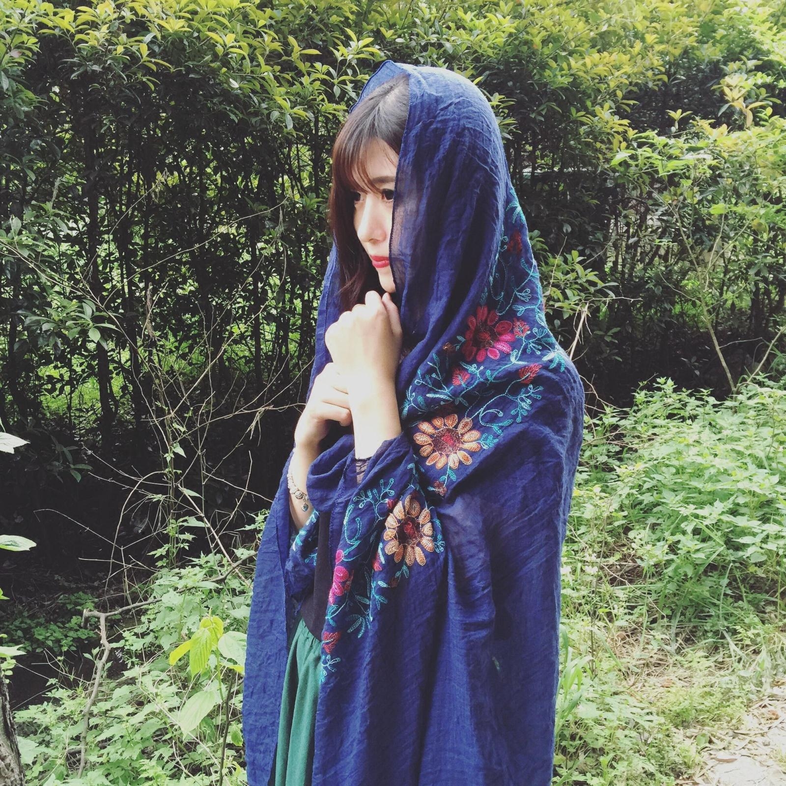 2023 Spring Fall Embroidered Linen Cotton Flowers Cotton Linen Scarves Air Conditioning Sunscreen Dual-use Silk Scarlet Women Ethnic Wind Cape 
