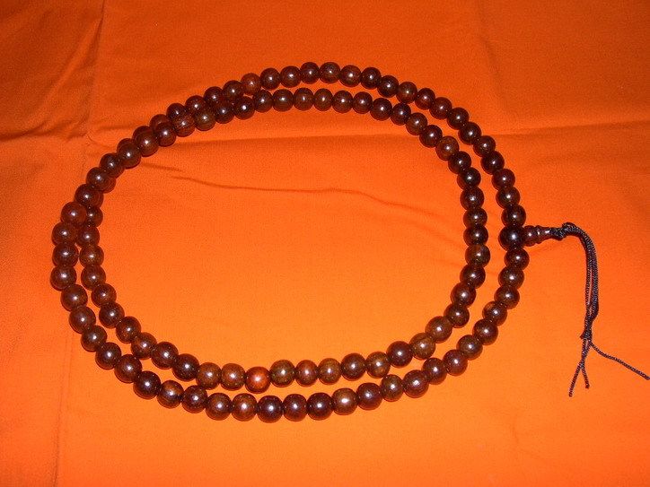 Quality red wood Candida with a high quality red wood