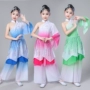 Trang phục múa trẻ em cổ điển trang phục múa dù trang phục biểu diễn thiếu nhi quần áo múa nước quốc gia tay áo Yangko quần áo sáu một - Trang phục áo khoác trẻ em 10 tuổi