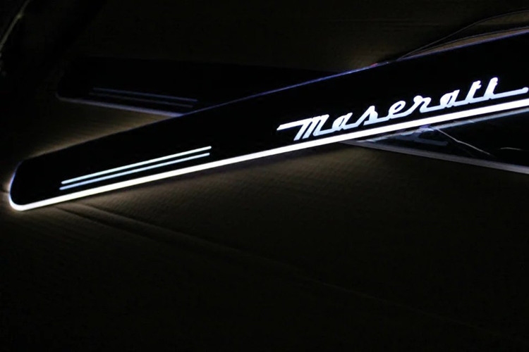 Maserati New President GT Extended Flow Dynamic Welcome Pedal Car Threshold Bar LED Modified Decoration Strip