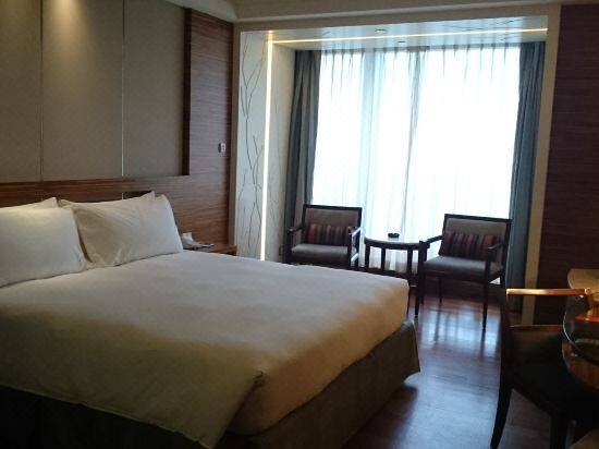 Such as the Harbour View Hotel & Convention Centre Harbour View Room (Tower 2)