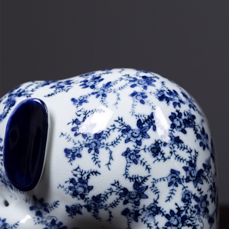 Jingdezhen ceramic elephant furnishing articles bridal chamber decorates a pair of blue and white porcelain like arts and crafts