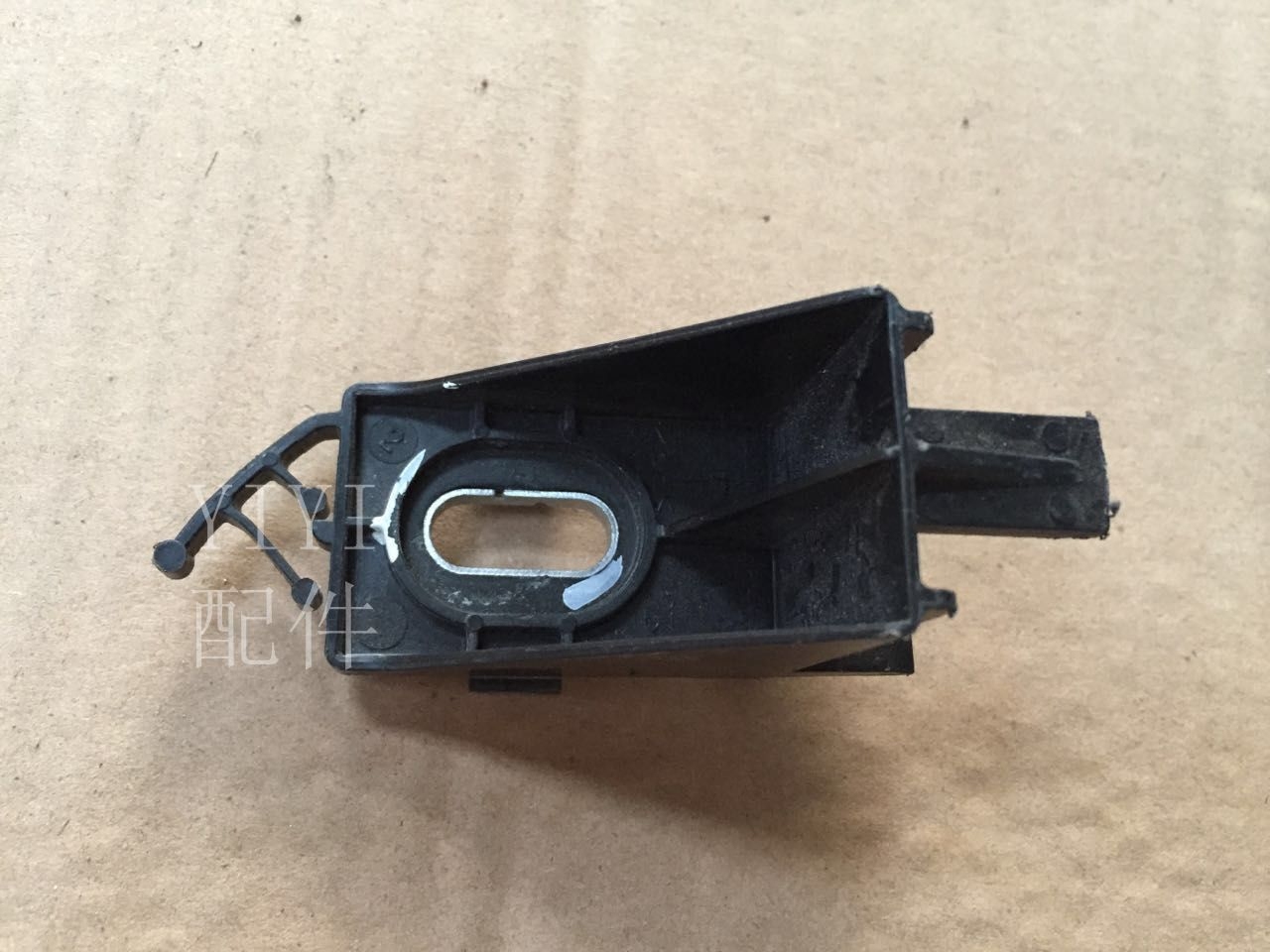 Dongfeng Peugeot 3008 upper skeleton small bracket water tank guard plate small bracket