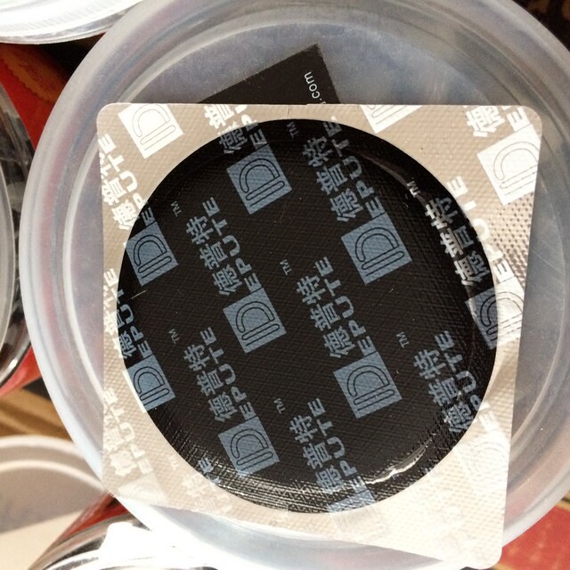 Depute 80 ຕ່ອນຂອງ 50MM ສີດໍາຟິມເຢັນ patching film ຢາງການສ້ອມແປງຢາງ vacuum ຢາງເຢັນ patching ກາວ vacuum patching film