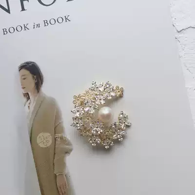 (Little island Beauty) (You look so good)Natural freshwater pearl Moon brooch Pendant Special offer