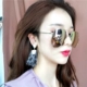 Kính râm 2018 mới to tròn mảnh đại dương mặt tròn mỏng manh màu đỏ cá tính hoang dã đường phố bắn kính râm retro thủy triều