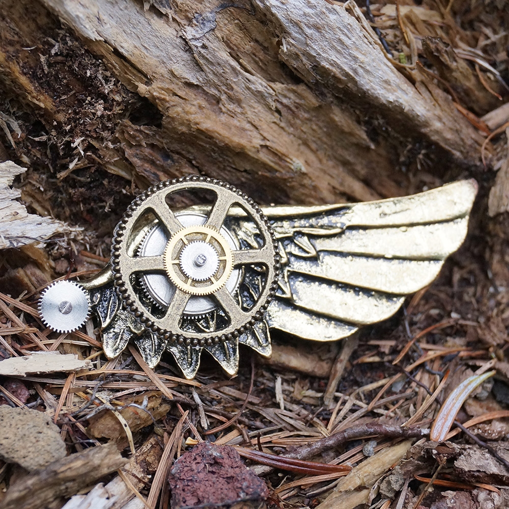 Mr. Yi's Steampunk Gift Metal Retro Gear Wings Brooch