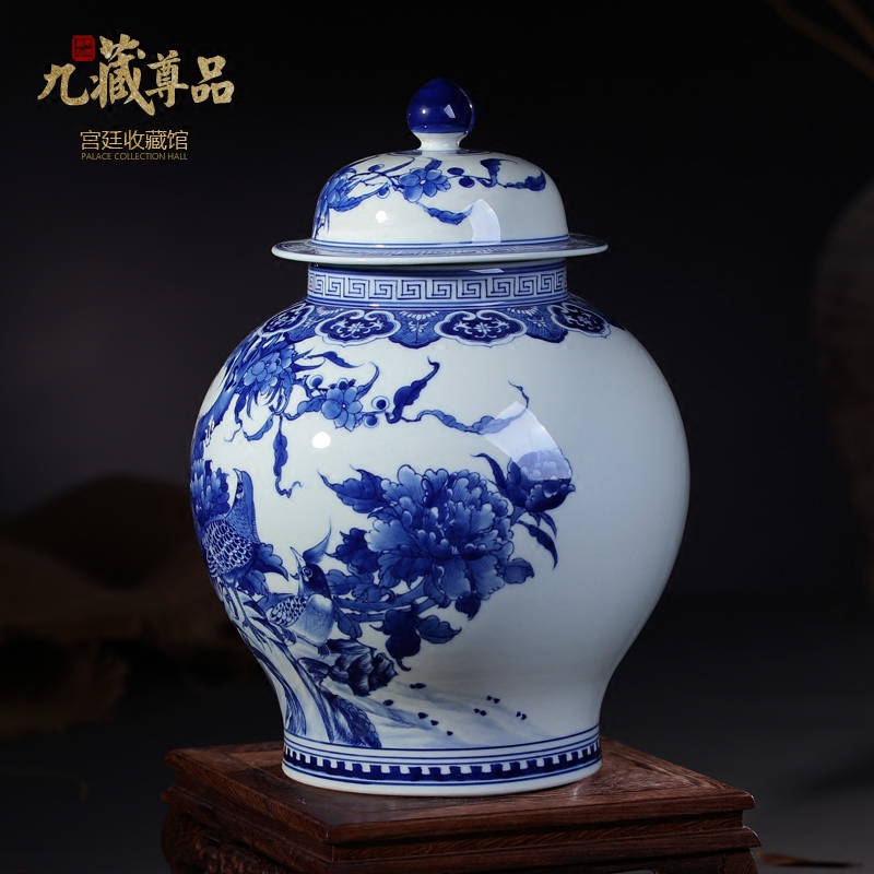 Jingdezhen ceramic vases, antique hand - made general pot cover Chinese blue and white porcelain painting of flowers and birds in the sitting room adornment is placed
