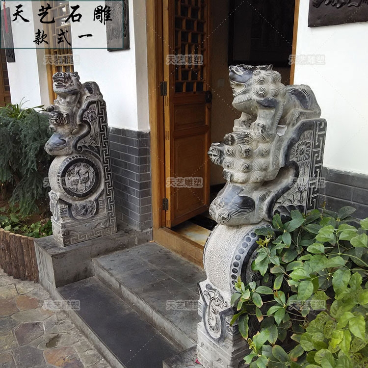 Natural bluestone antique made old stone lion play lion pixiu unicorn all kinds of stone carving door pier holding drum old stone drum door stop