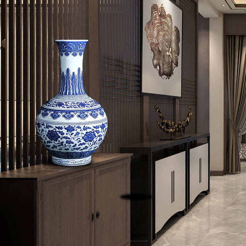 Jingdezhen blue and white porcelain vases, pottery and porcelain antique bound branch even a bottle of flower arranging Chinese style household act the role ofing is tasted the sitting room of handicraft