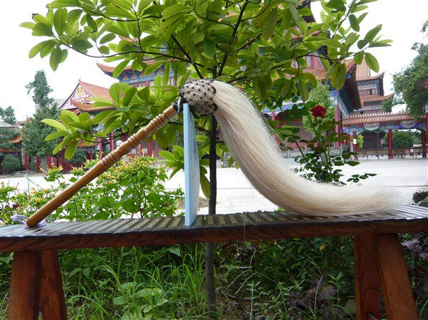 Authentic real horsetail dust Tai Chi dust horsetail Buddha dust Real horsetail total length 85cm